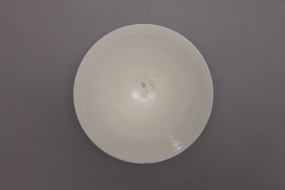 图片[2]-Imitation Ding kiln white-glazed carved sea water double-fish peony pattern bamboo hat bowl-China Archive